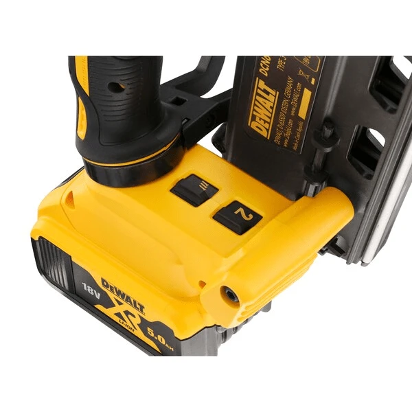 Cloueur De Charpente Dewalt DCN692P2-QW XR 18V Avec Coffret, 2 Batteries 5 Ah Li-Ion Et Chargeur 3 Cloueur De Charpente Dewalt DCN692P2-QW XR 18V Avec Coffret, 2 Batteries 5 Ah Li-Ion Et Chargeur