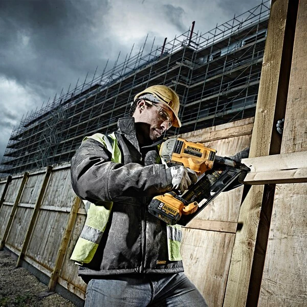 Cloueur De Charpente Dewalt DCN692P2 XR 18 V Avec 10 Boîtes De Pointes 6 Cloueur De Charpente Dewalt DCN692P2 XR 18 V Avec 10 Boîtes De Pointes – Image 4